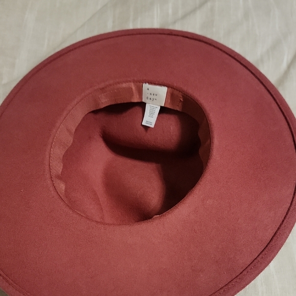 Elegant Burgundy Women's Hat - Picture 2 of 4